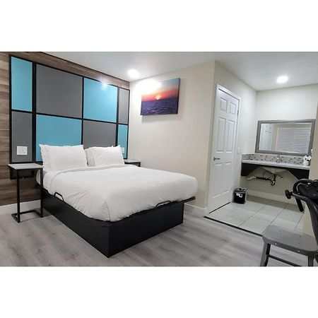 Hotel Avenida Victorville I 15 מראה חיצוני תמונה