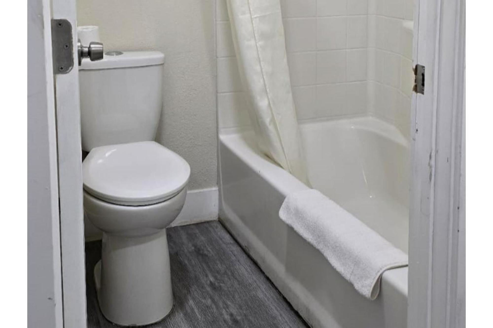 Hotel Avenida Victorville I 15 מראה חיצוני תמונה