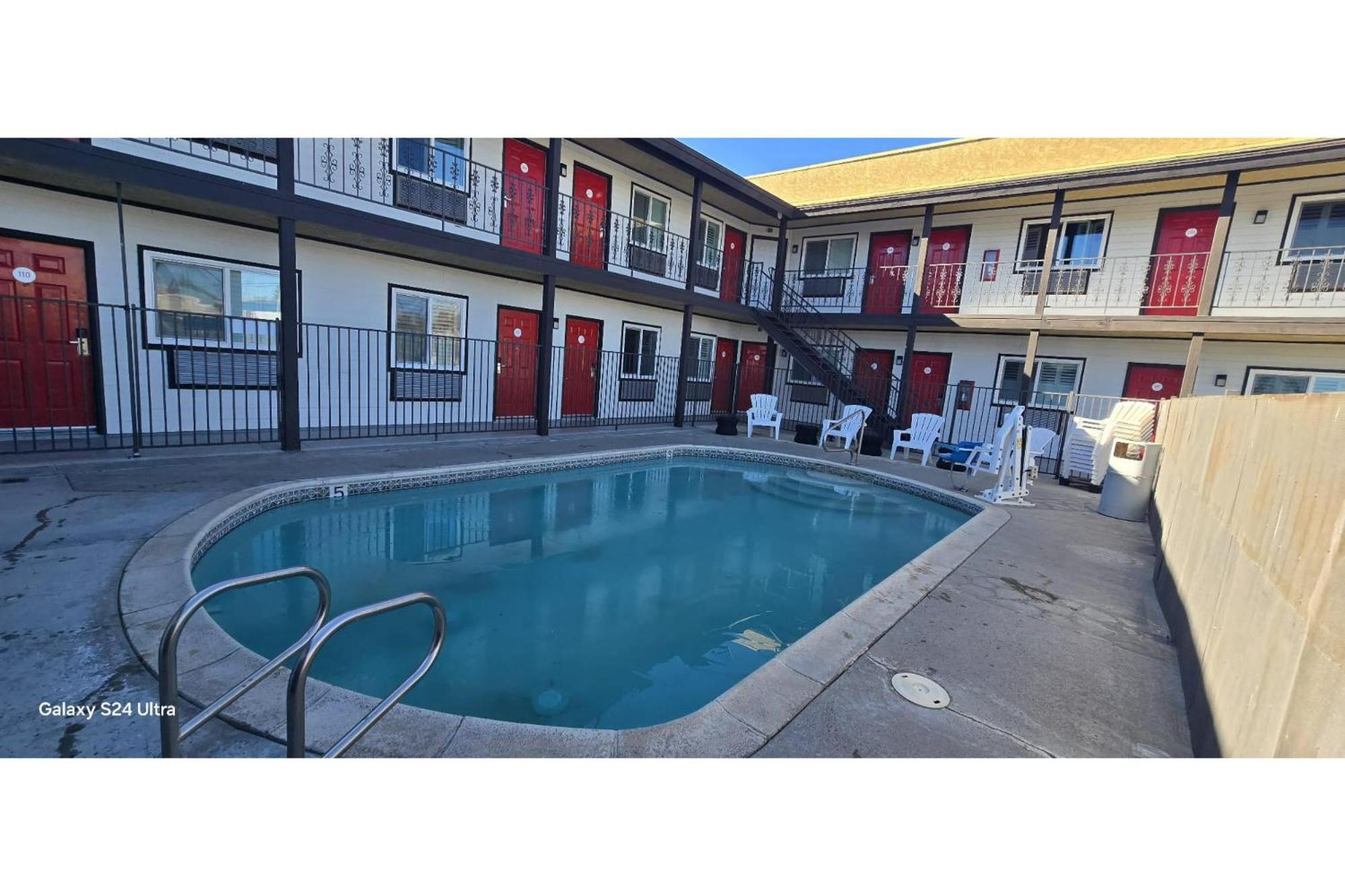 Hotel Avenida Victorville I 15 מראה חיצוני תמונה